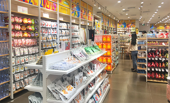 名創貨架廠家生產商