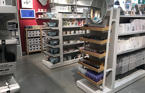 [精品店貨架]精品店飾品店商品陳列方法