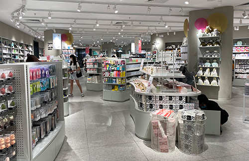 精品貨架廠家教您精品店貨架陳列與布局方法