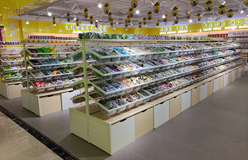 揭陽休閑零食店商品貨架陳列技巧_小食品店貨架_廣州貨架廠