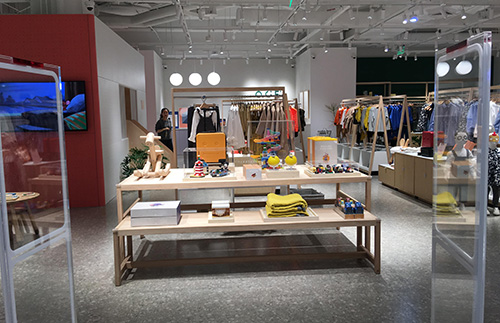 母嬰店的生意火不火，跟母嬰貨架的挑選很重要