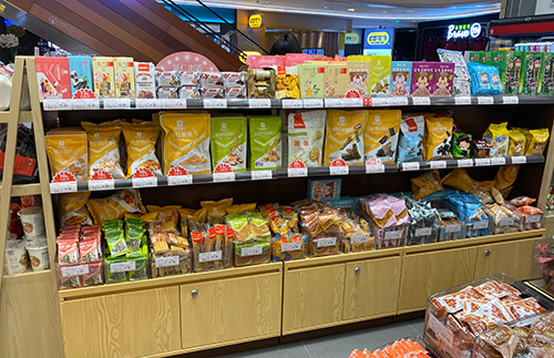 韶關休閑零食店商品在零食店貨架上的陳列技巧_大唐貨架