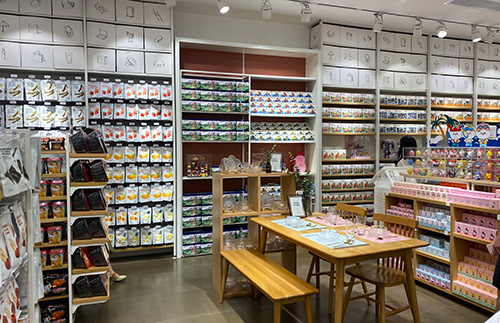 精品店門面沒有櫥窗該用什么方法吸引顧客_廣州大唐展