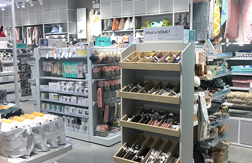 精品店貨架廠家聊聊精品店貨架那些事