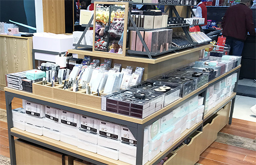 ?重大消息，名創(chuàng)優(yōu)品貨架批發(fā)來(lái)襲