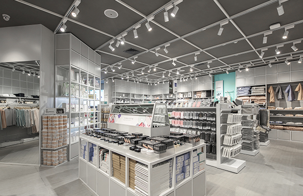 精品店的貨架有什么作用？